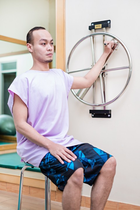 Chiro Shoulder rehabilitation therapy